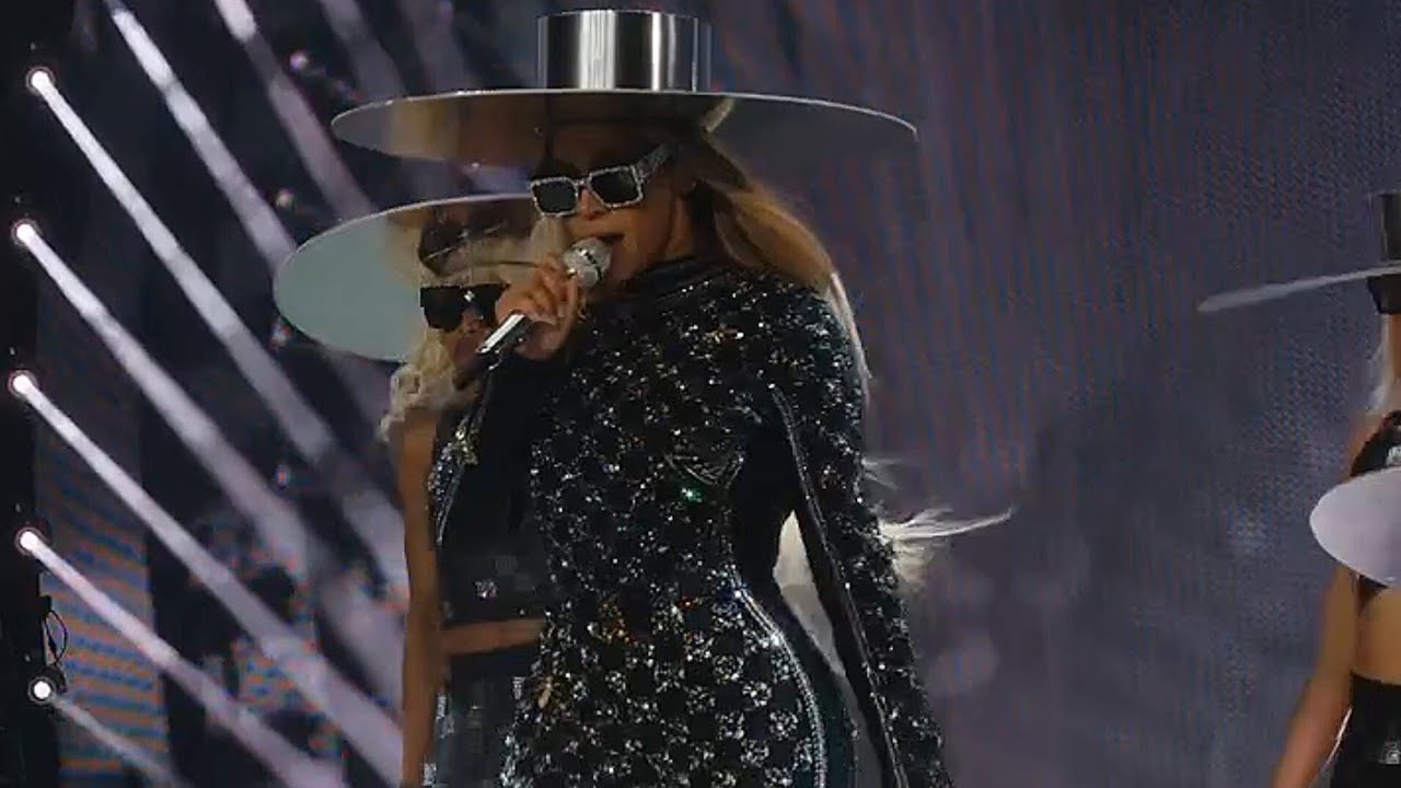 Formation (Live:Renaissance World Tour), Beyoncé - YouTube