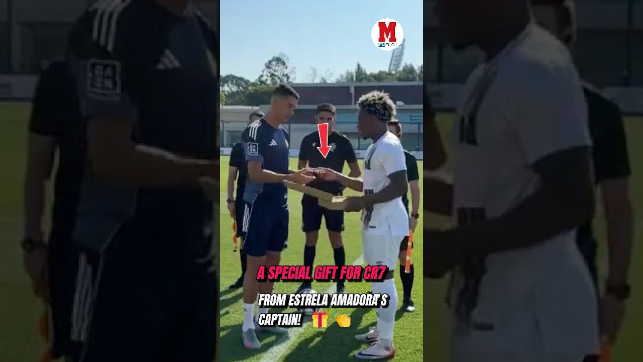 A SPECIAL GIFT FOR CRISTIANO FROM ESTRELA AMADORA’S CAPTAIN🎁