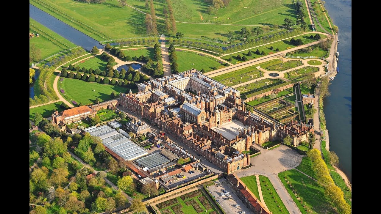 Hampton Court Palace | England | UK