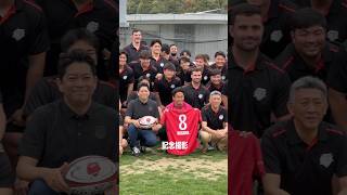 世界の香川を熱気で圧倒!?🔥先日行われたRH大阪での、試合登録メンバーに試合ジャージーを手渡すジャージープレゼンテーションに、セレッソ大阪 香川真司選手がプレゼンターとしてサプライズ登場⚽️