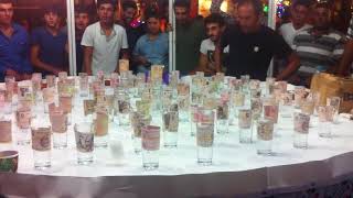 Lunaparkta Pinpon Topunu Bardağa Atma Oyunu