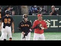 カープ松山竜平と目を合わさず、体を寄せて挨拶する丸佳浩さん 広島カープ2023年7月11日