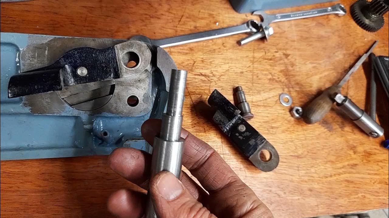 Modifying Boxford lathe half nut mechanism to allow adjustment YouTube