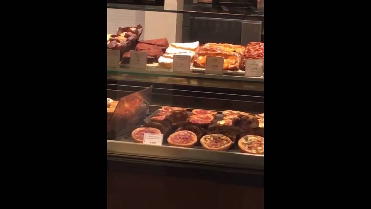 Souris Dans Vitrine Boulangerie Paul A Paris Gare De Lyon Youtube Souris Dans Vitrine Boulangerie Paul A Paris Gare De Lyon Youtube
