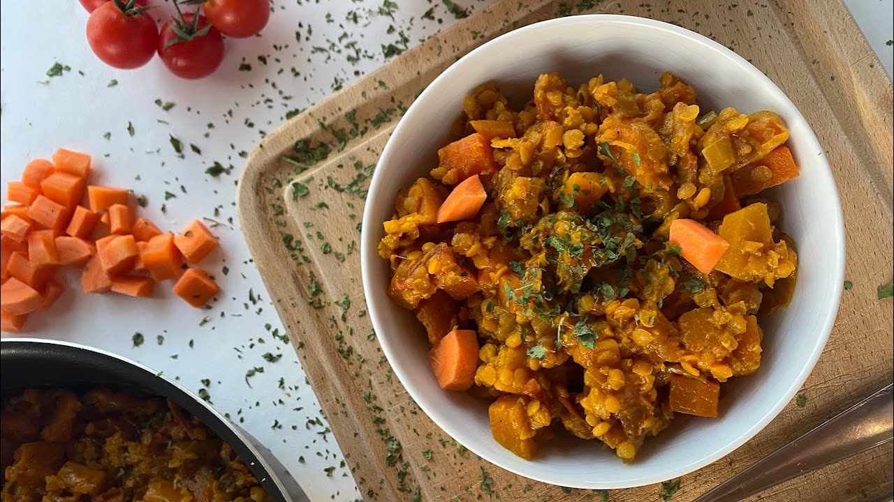 Dahl de lentilles corail (patates douces & tomates) - YouTube