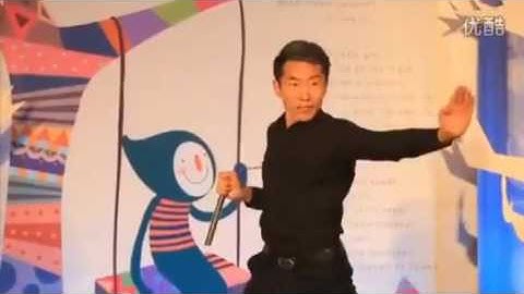 Từ Thủ Ba ( Xu Shoubo) biểu diễn côn nhị khúc gặp vấn đề sân khấu