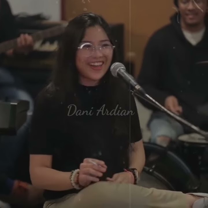 Danilla riyadi ~Berdistraksi(Story Whatsapp)