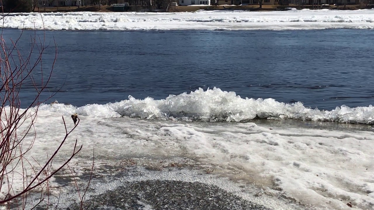 Mississippi River Fast Moving Current! - YouTube