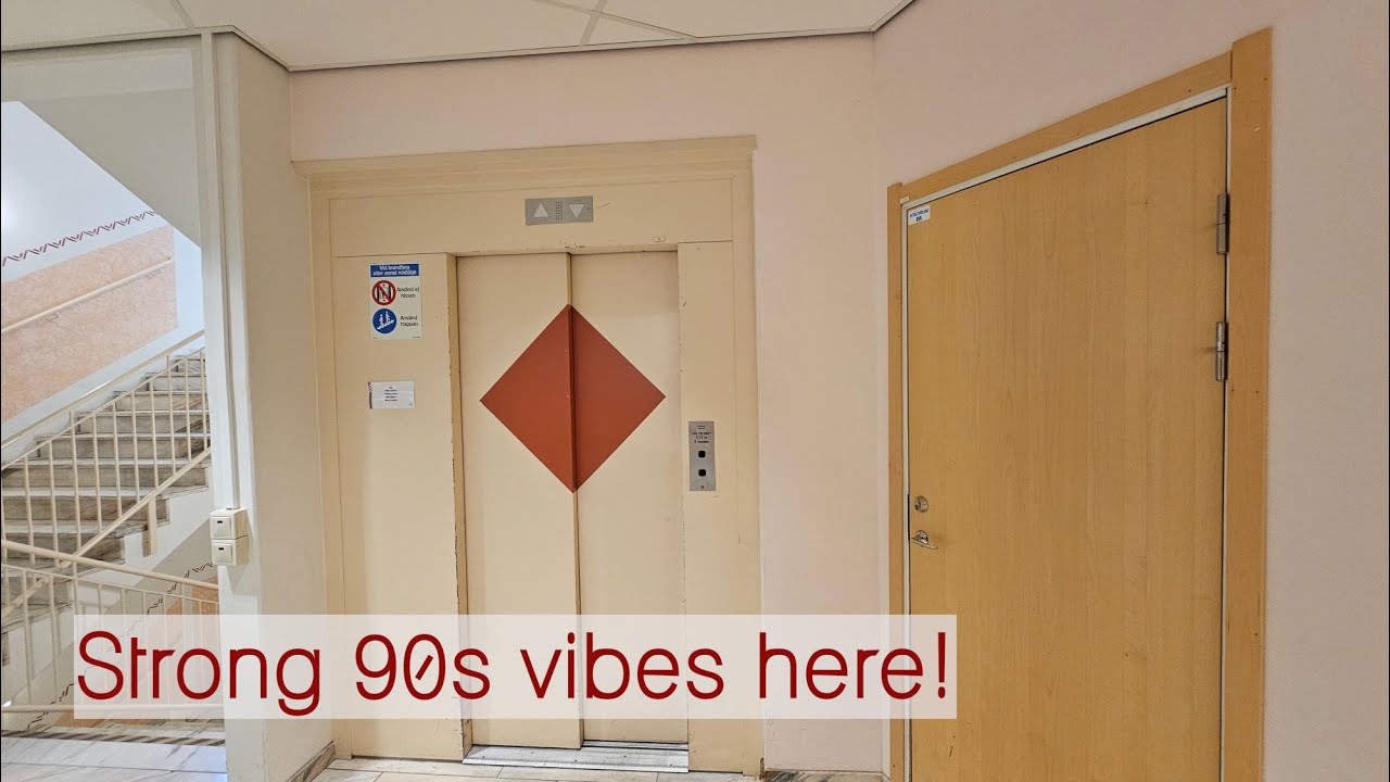 90s vibes! 2x KONE elevator (one with chimes) - Skolgatan 25 Lycksele, Sweden