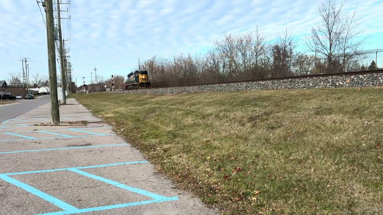 CSX Light engine move, Plymouth, Michigan