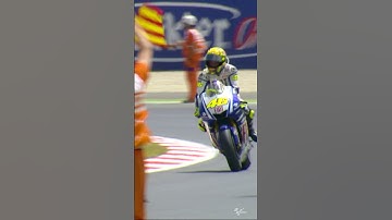Rossi vs Lorenzo - the last corner | 2009 #CatalanGP