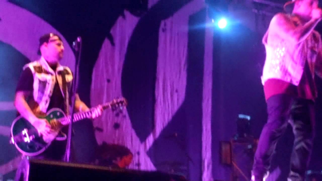 Dance floor anthem Good Charlotte (Gold coast) YouTube