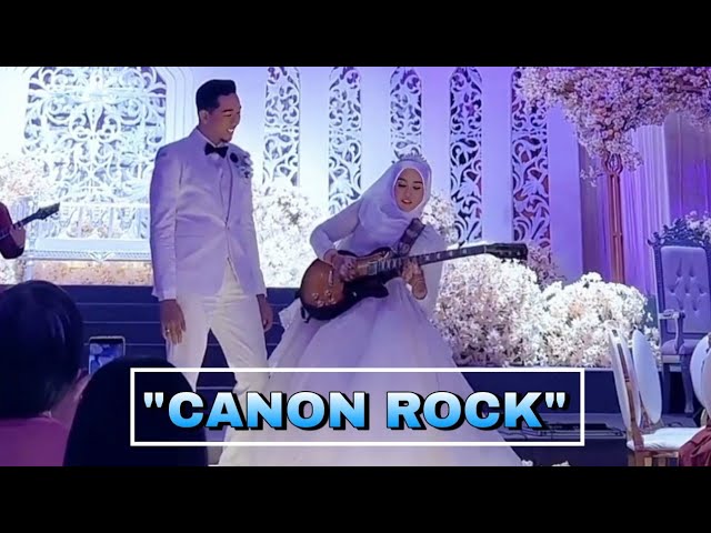 VIRAL‼️Bride Shows Off Her Guitar Playing Skills, Exciting Netizens (Canon Rock) class=