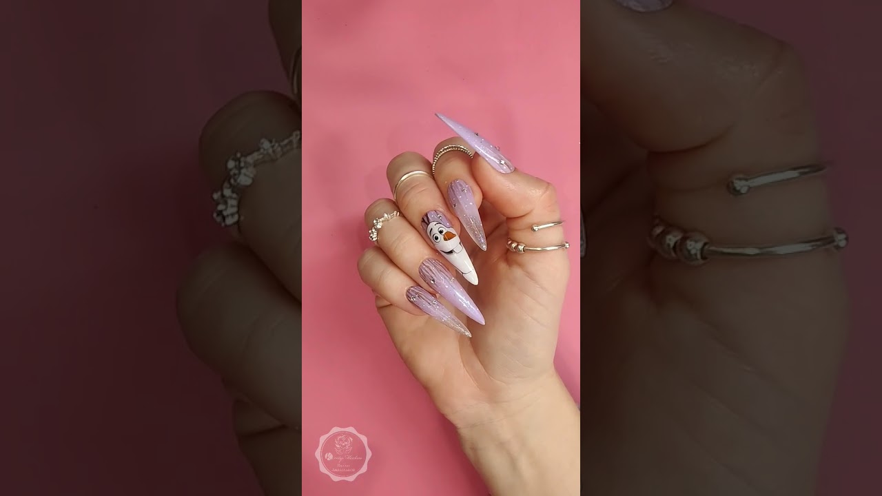 How Cute are these Christmas Olaf Nails! ☃️❄️❄️❄️ 