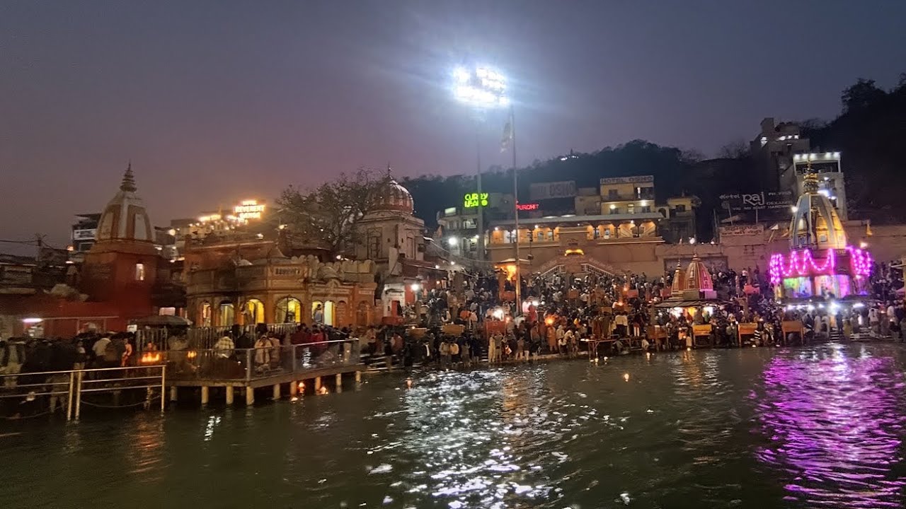 ਸ਼ਿਵਰਾਤਰੀ ਦੀ ਆਰਤੀ ਤੋਂ ਪਹਿਲਾਂ ਸਾਰੇ ਭਗਤਾਂ ਨੇ ਸੰਕਲਪ ਲਤਾ ਗੰਗਾ ਮਾਤਾ ਨੂੰ ਸਾਫ ਰੱਖਣ ਦਾ.....