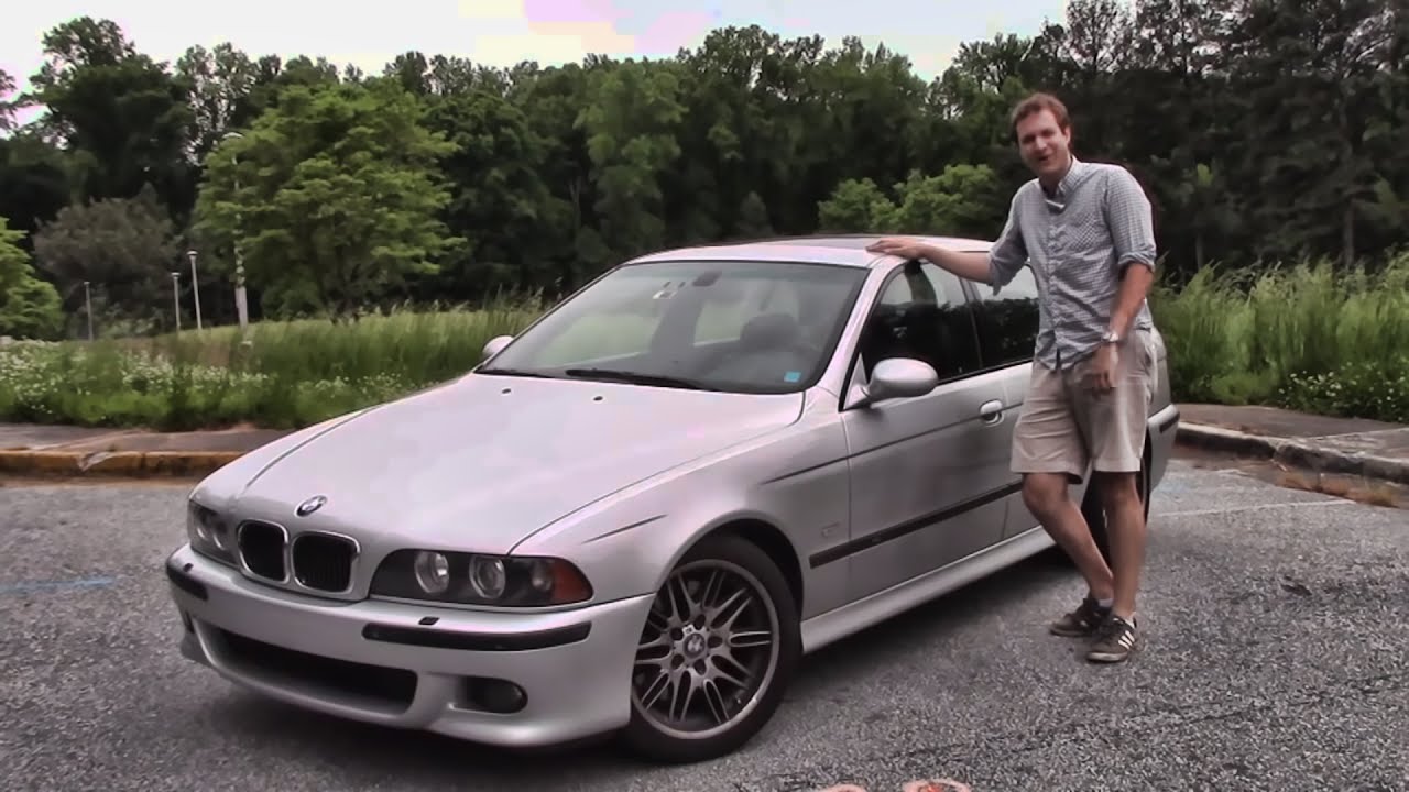 Este BMW M5 'E39' tiene complejo del modelo actual