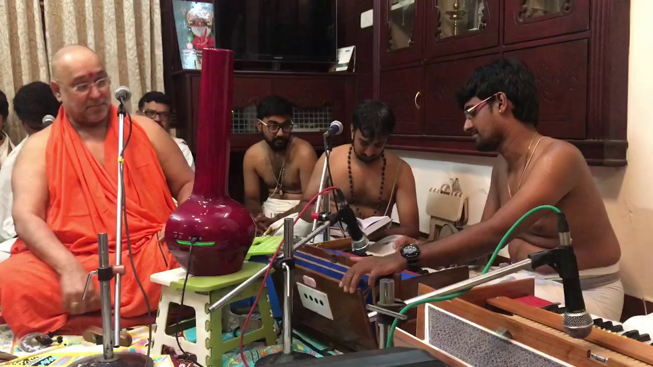 PANDURANGA DHYANI ABHANG....... GREAT singing by my GURU SHRI SHRI SHRI RAMANANDA SARASWATI SWAMIGAL