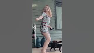 DJ bila dia menyukaiku