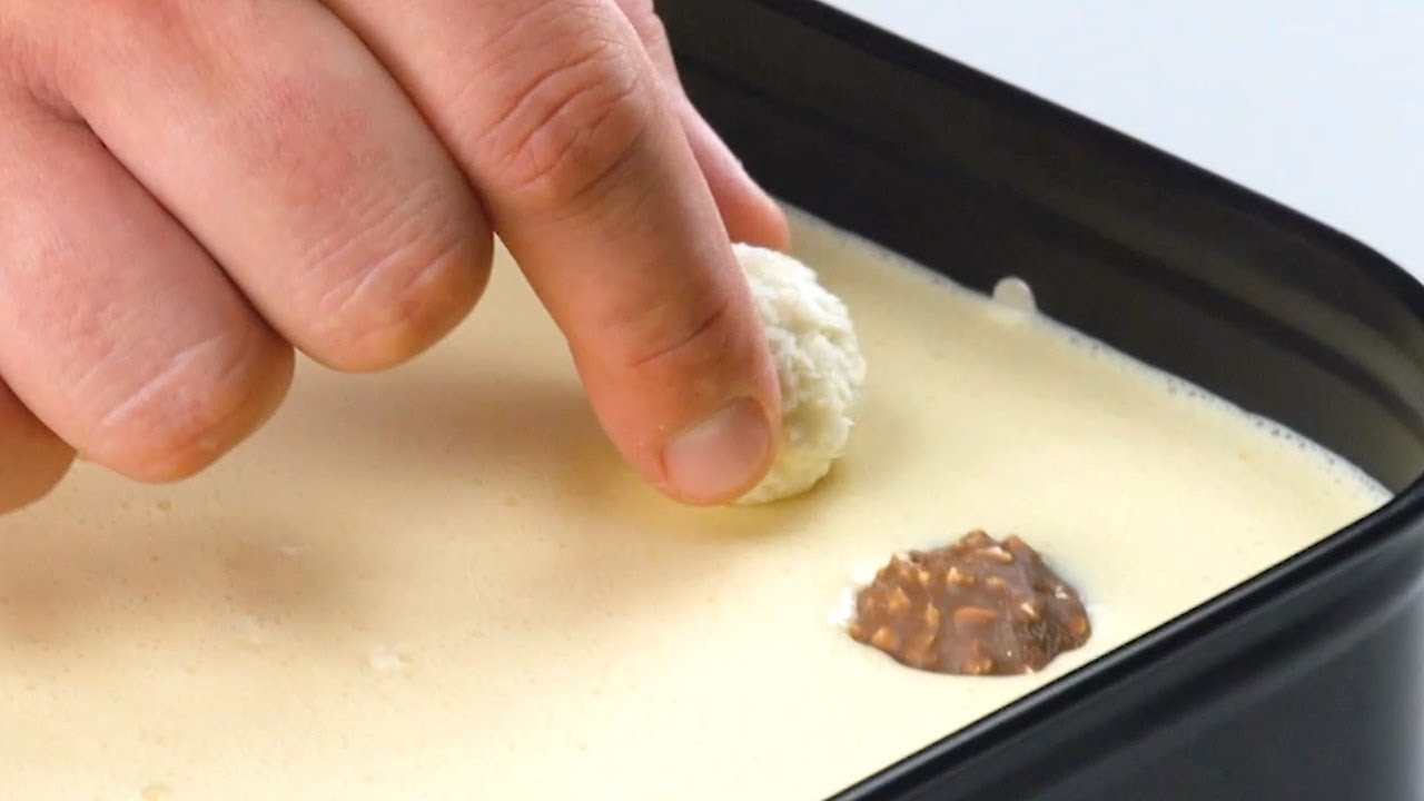 La boule noire sur la photo est un Rocher. La blanche va vous surprendre.