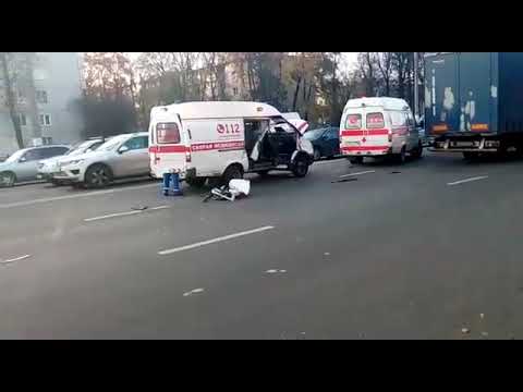 Карета скорой помощи столкнулась с фурой на улице Кирова Подольска