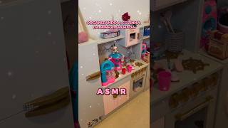 ORGANIZANDO A COZINHA MINHA COZINHA DE BRINQUEDO!! #organização #asmr #shortsvideo screenshot 3