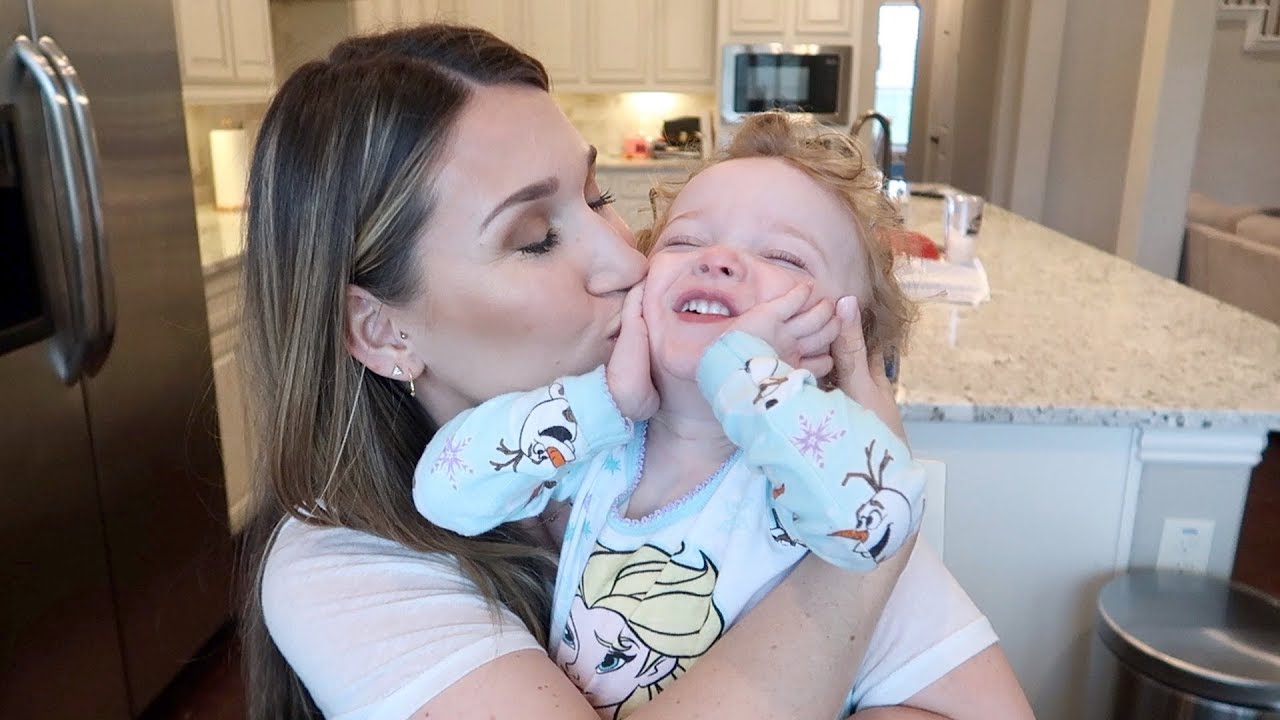 LANEY'S BIG ACCIDENT & TAKING DOWN CHRISTMASDAY IN THE LIFE OF A MOM YouTube