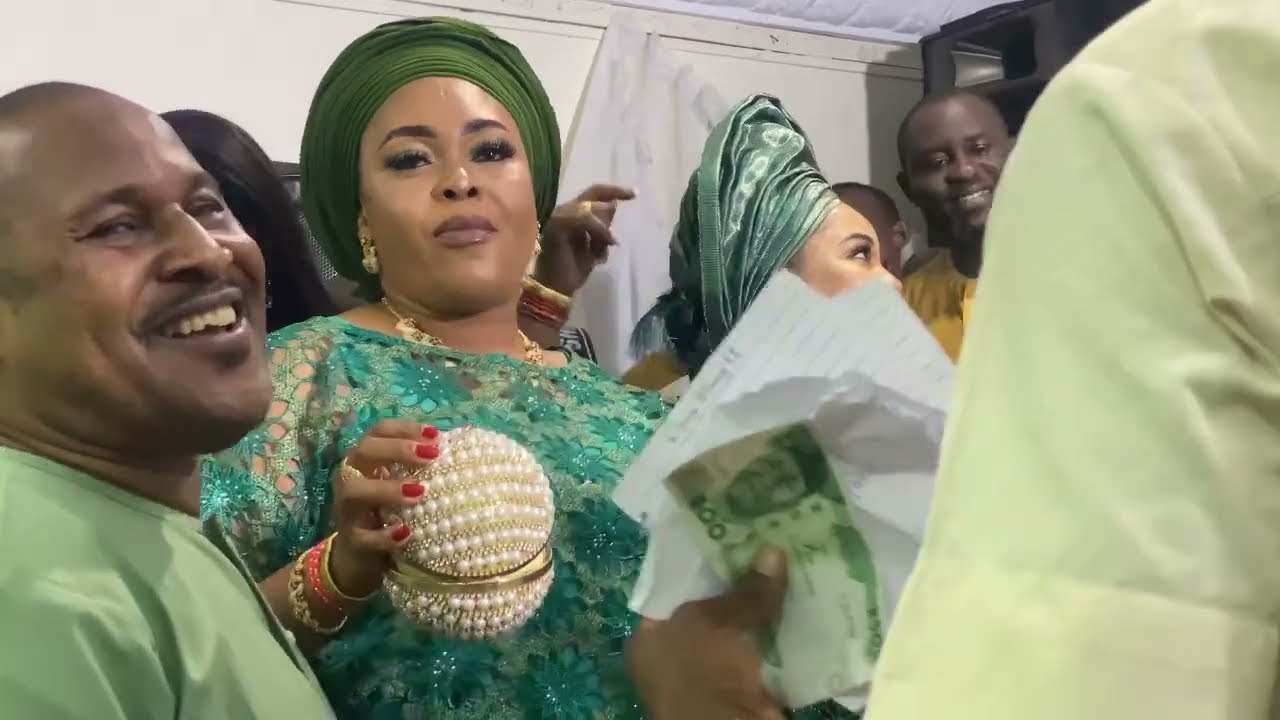 YEMI SOLADE ON STAGE AS LAIDE BAKARE CELEBRATES MOTHER’S BIRTHDAY 