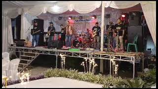 Live music at wedding Savana Sak Josse