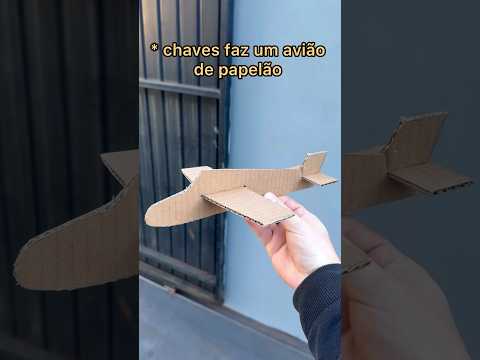 Avião de papelão