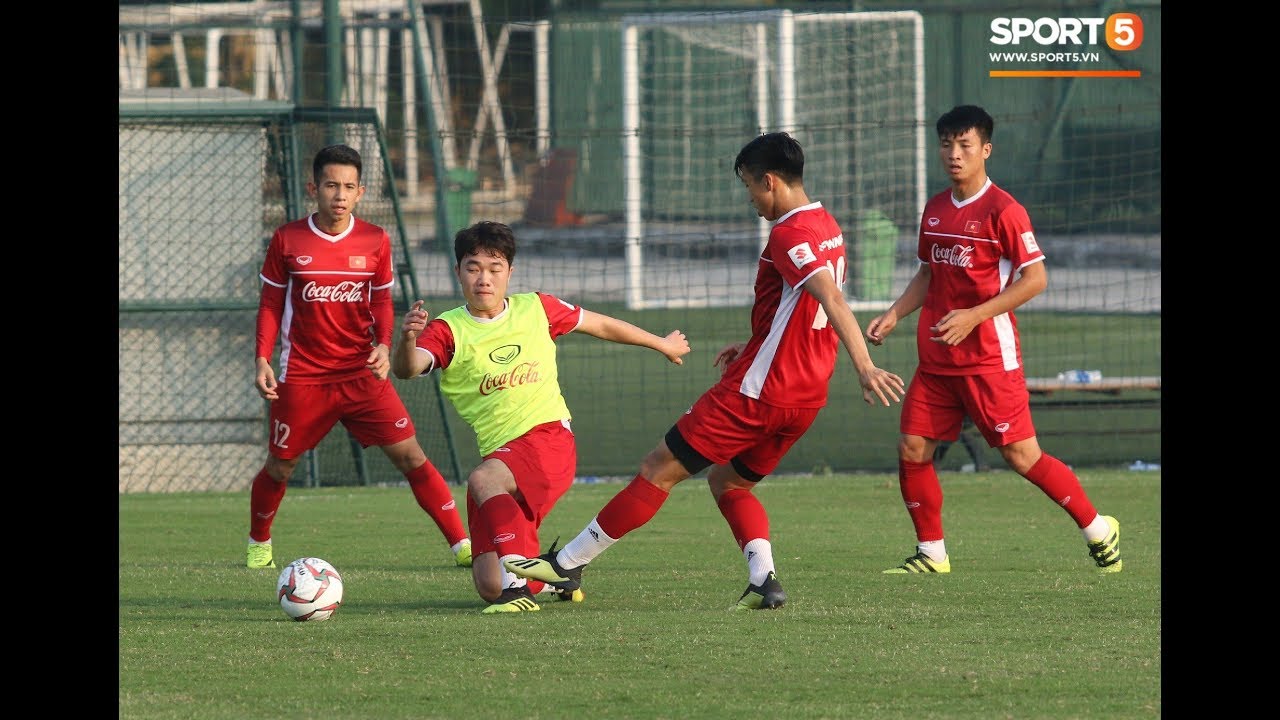 Các tuyển thủ thỏa sức so tài trong ngày tập vắng thầy Park