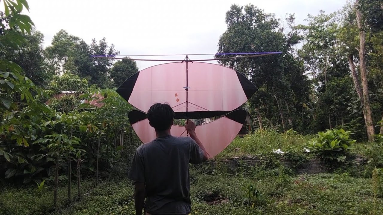 TERBANGKAN LAYANGAN GAPANGAN 1,5 METER DERMOJAYAN SRENGAT BLITAR