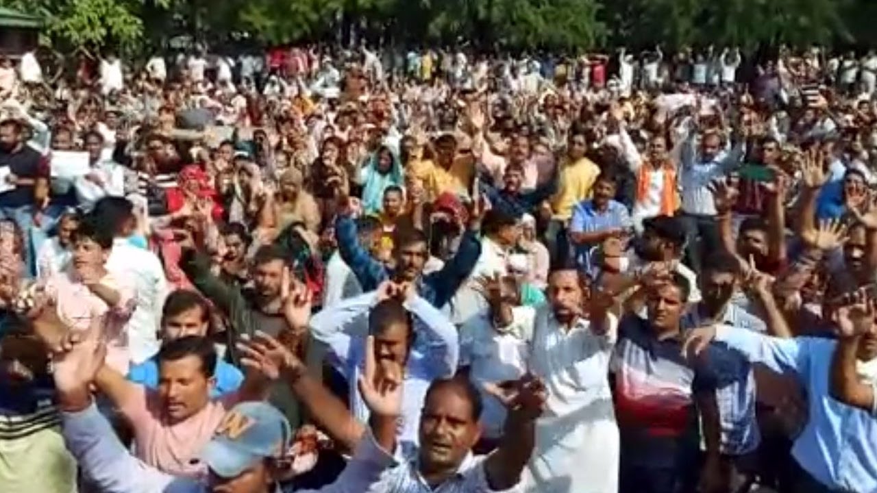 PHE Daily Wagers Protest For Regularisation - YouTube