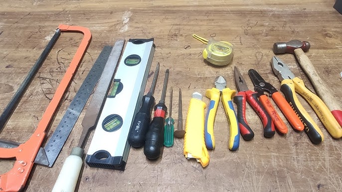 Men dachada yalangoch qoshnimga josuslik qildim.