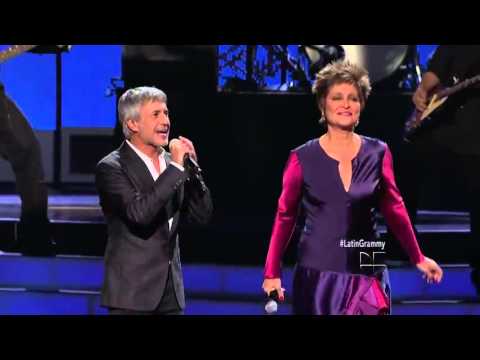 Daniela Romo y Sergio Dalma Latin Grammys (Yo no te pido la Luna) - HD