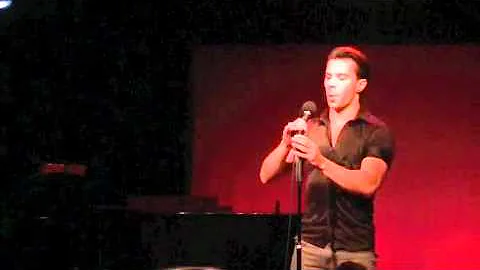 Israel Vinas singing 'Hit 'Em Up Style'