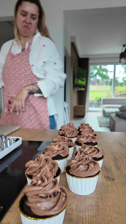 Zrobiłam bezy, monoporcje, cake i ice popsy, tartaletki, babeczki, sernik, ciasto z galaretką 🌸🍰🍩