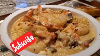 White sauce shrimp pasta