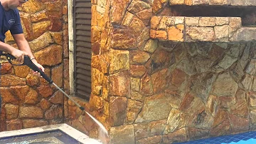 Como limpar parede de pedra canjiquinha?