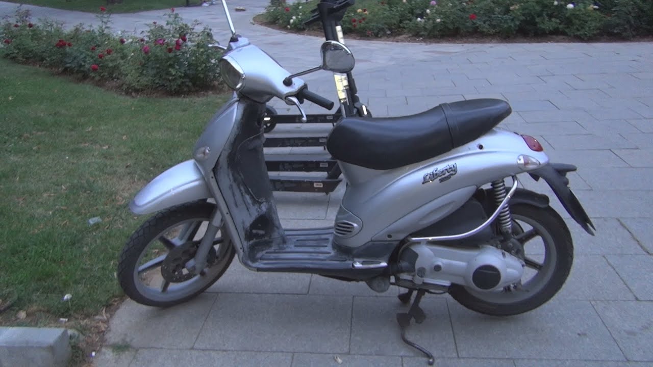 Piaggio Liberty 125 Exterior and Interior 