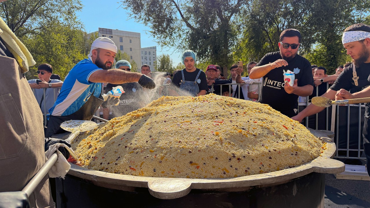 КАЗАХСКИЙ РЕКОРД — 1,5 ТОННЫ ПЛОВА ОТ МАКСА! ОГРОМНАЯ ОЧЕРЕДЬ ПЕРЕД СТАДИОНОМ В ШЫМКЕНТЕ!