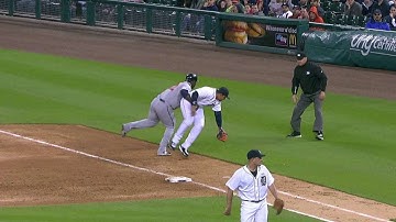 MIN@DET: D. Santana crosses plate on throwing error