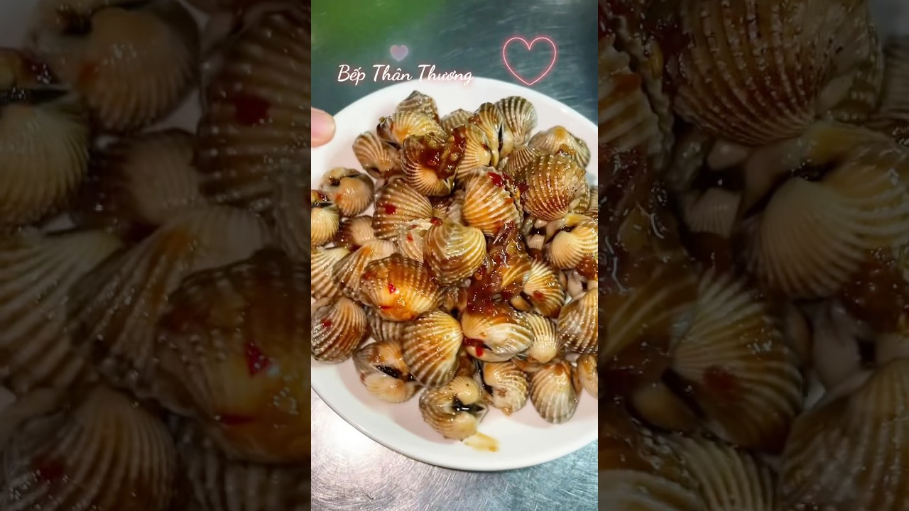 Muốn yêu em thì phải chiều. Chứ sáng em bận ngủ nướng. Tối em mới nấu sò huyết cho ăn 🤭🤭