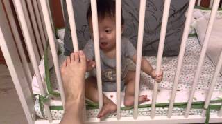 20131002 [9M23D] 跟媽媽的腳玩瘋了！