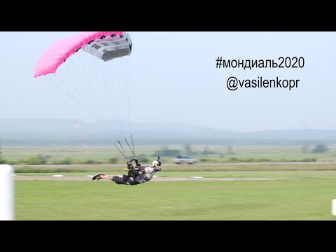 Video: Dva Modela Blazin S Pticami