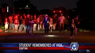 Candlelight vigil held in honor of Sinton student, Gavin McFarland