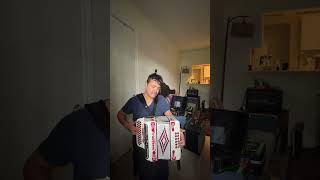 For He’s a Jolly Good Fellow on Diatonic Button Accordion (con bajos)