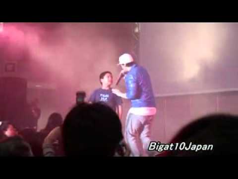 Billy Crawford blue jacket dance