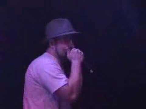 Sleduj dust9 beatbox looping in Oakland na YouTube