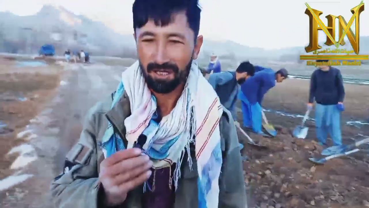 کار وتعمیر سرک ها به همت مردم!