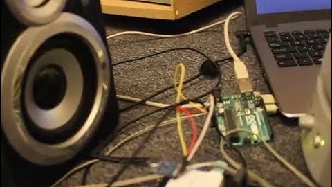 Arduino + Processing Sound visualizer with glitch noises and feedback loop